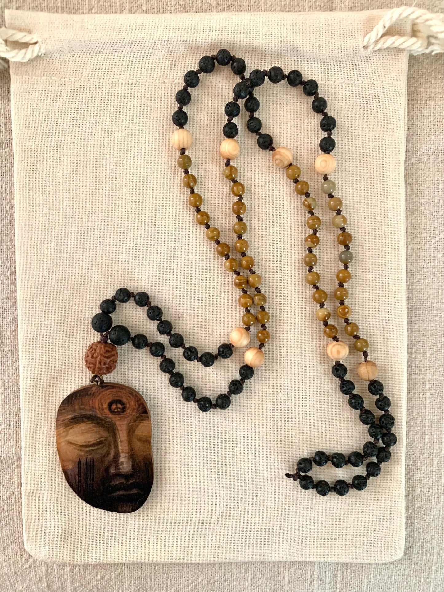 Mala-helmet: Nukkuva Buddha