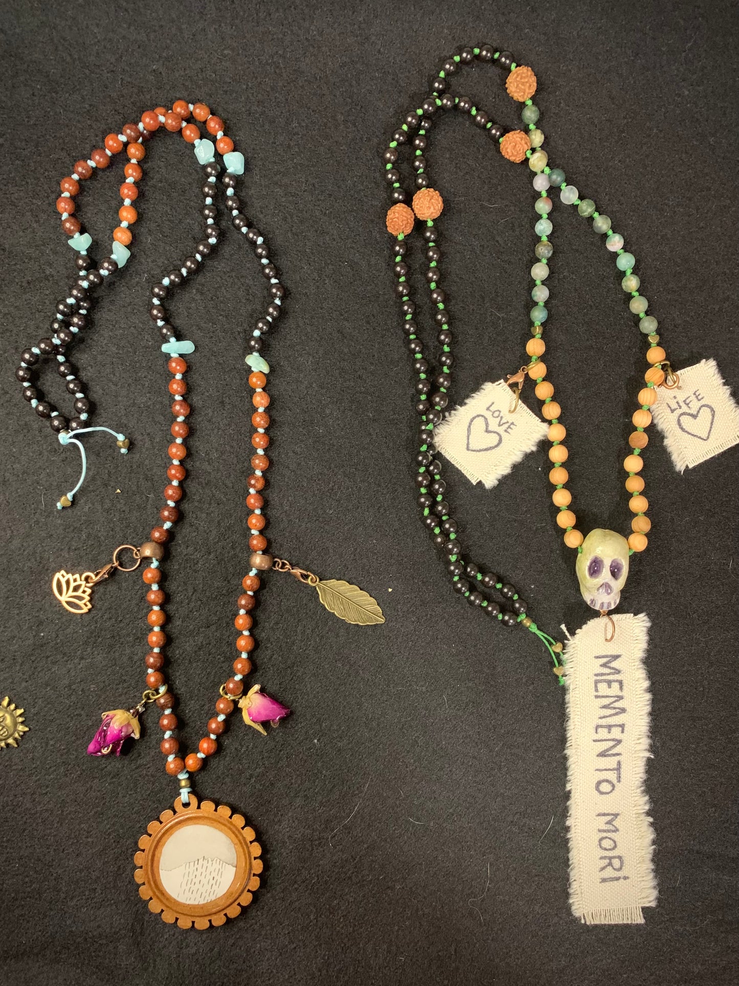 Amuletti-mala: Memento mori