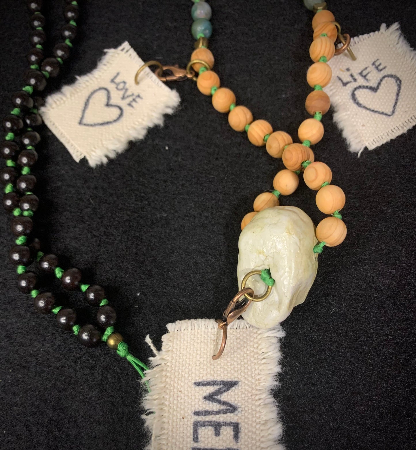 Amuletti-mala: Memento mori