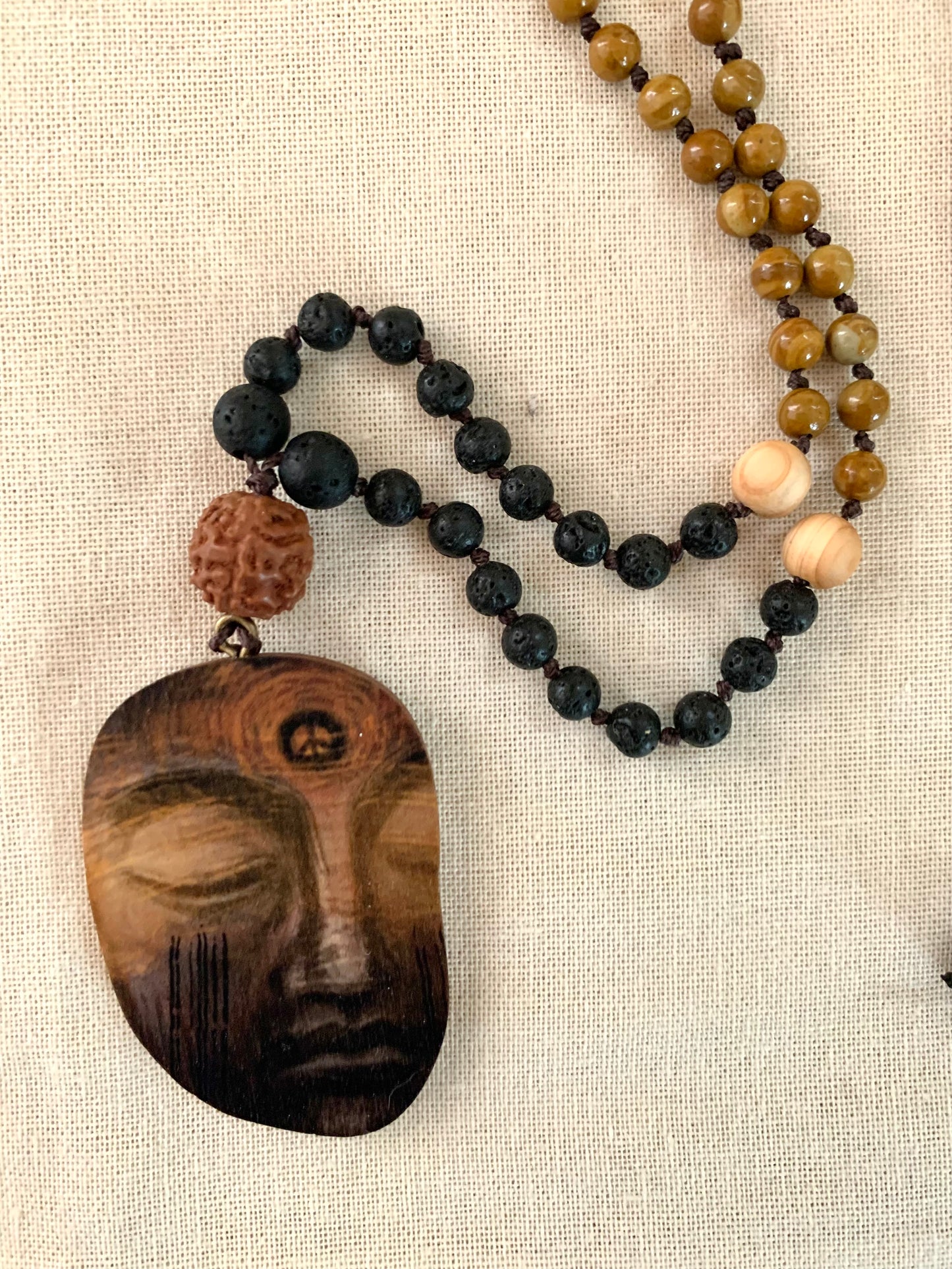 Mala-helmet: Nukkuva Buddha