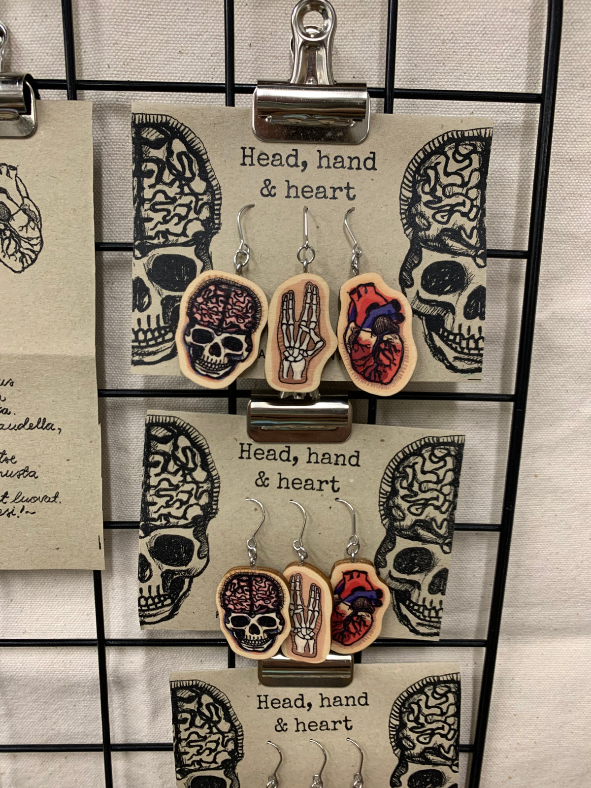 Head, hand & heart: rintaneula ja korvakorut