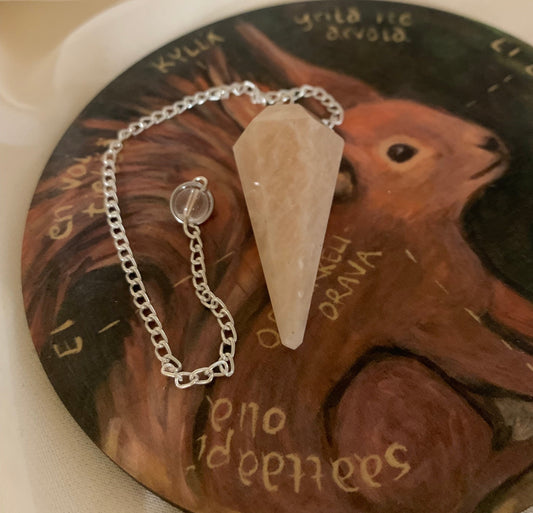 Heiluri: (persikan värinen) kuukivi