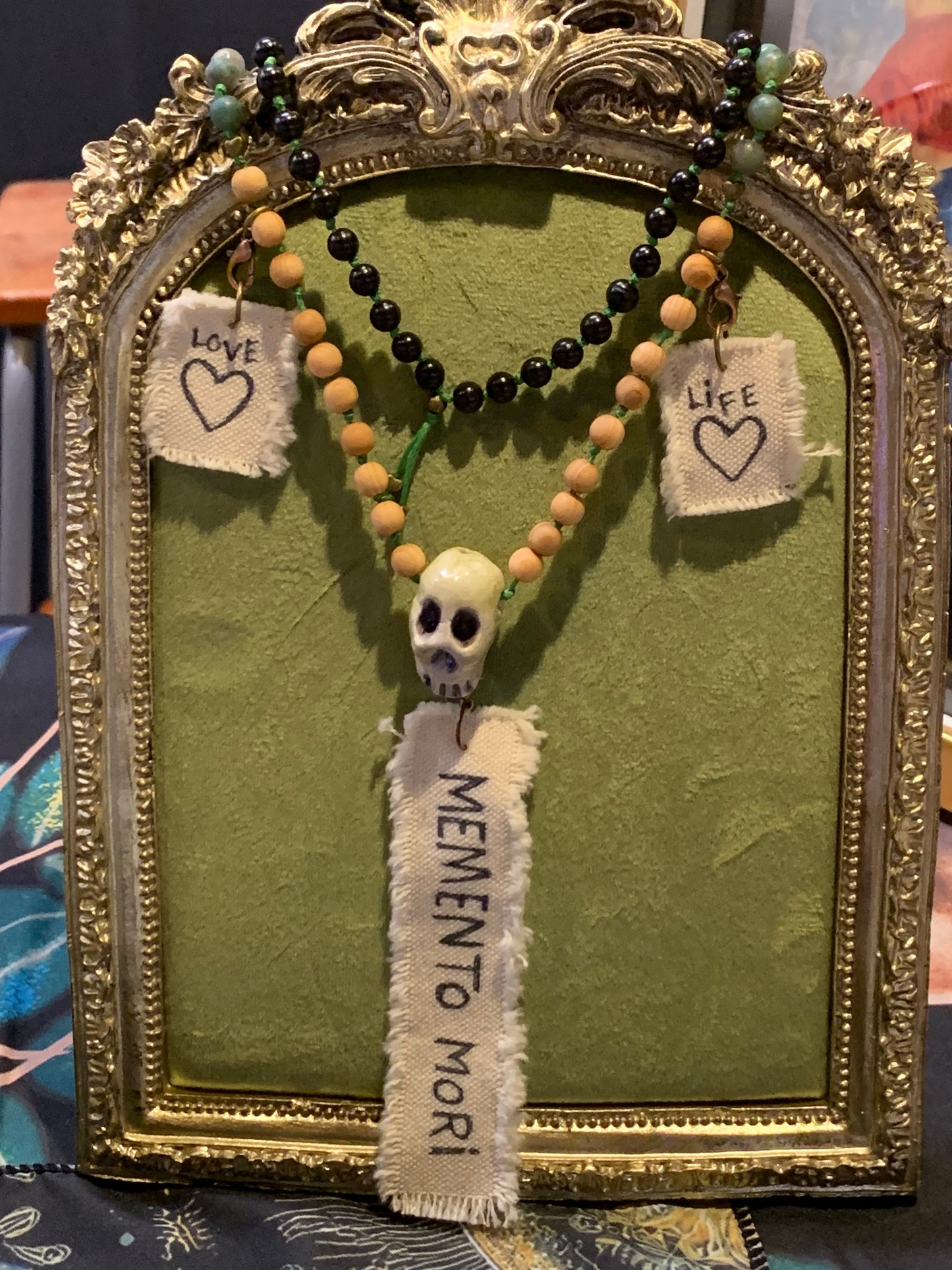 Amuletti-mala: Memento mori