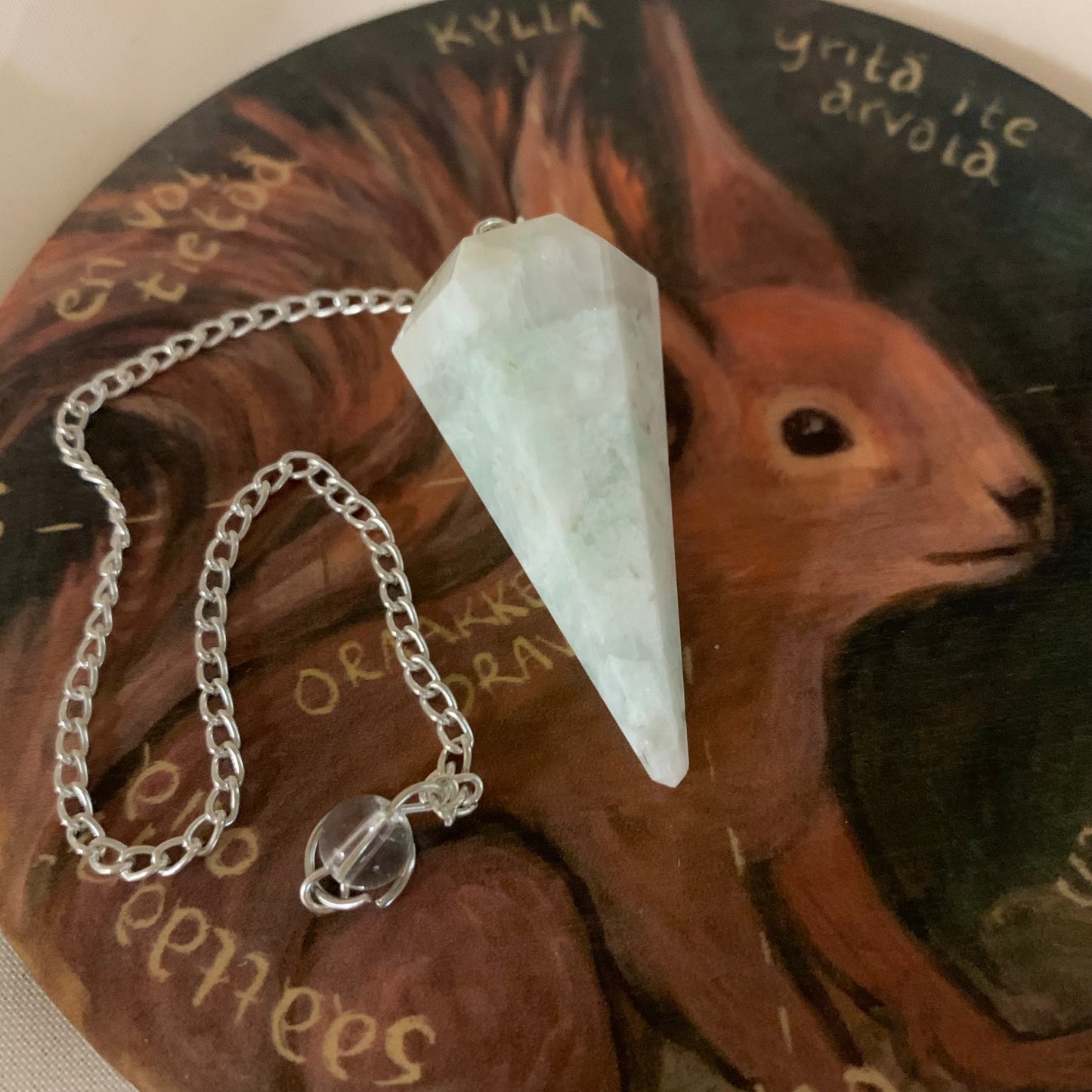 Heiluri: (vaaleanvihreä) kvartsi