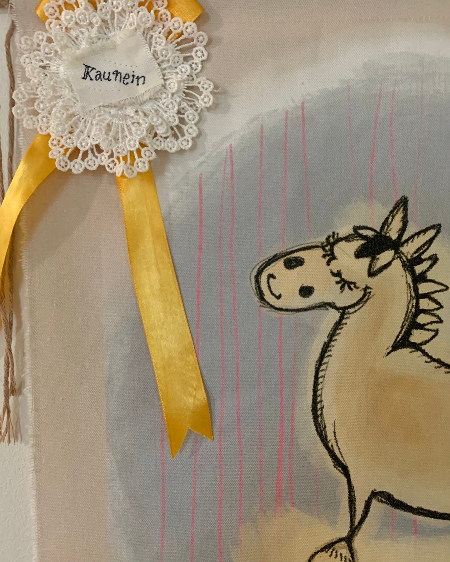 Hevosaiheinen seinävaate: Iida-poni